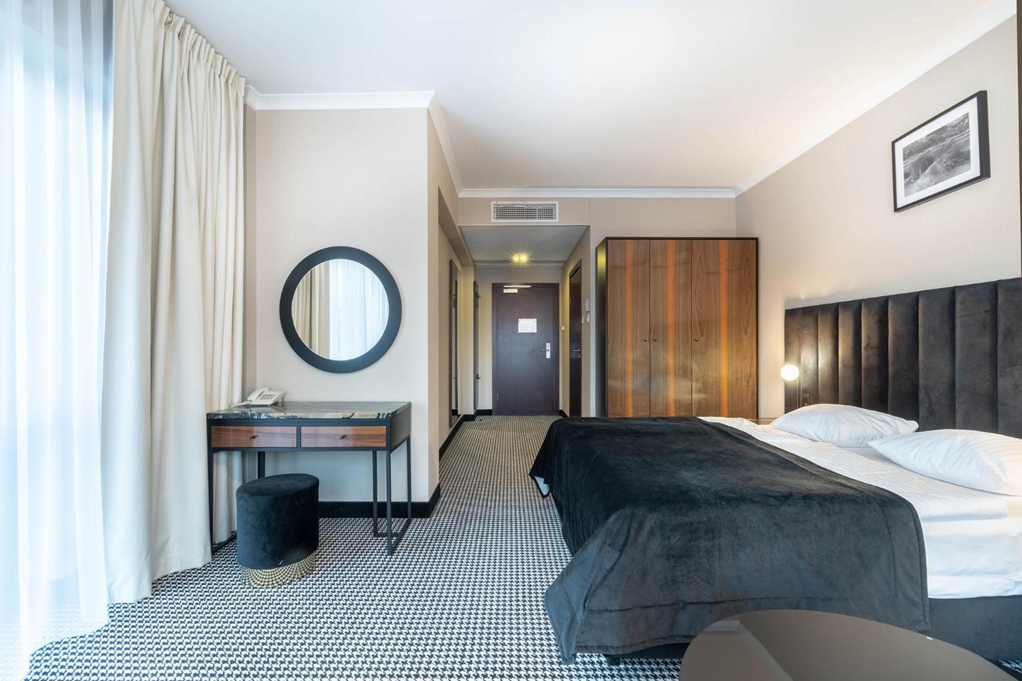 Hotel Leda Spa - Adults Only Колобжег Екстериор снимка