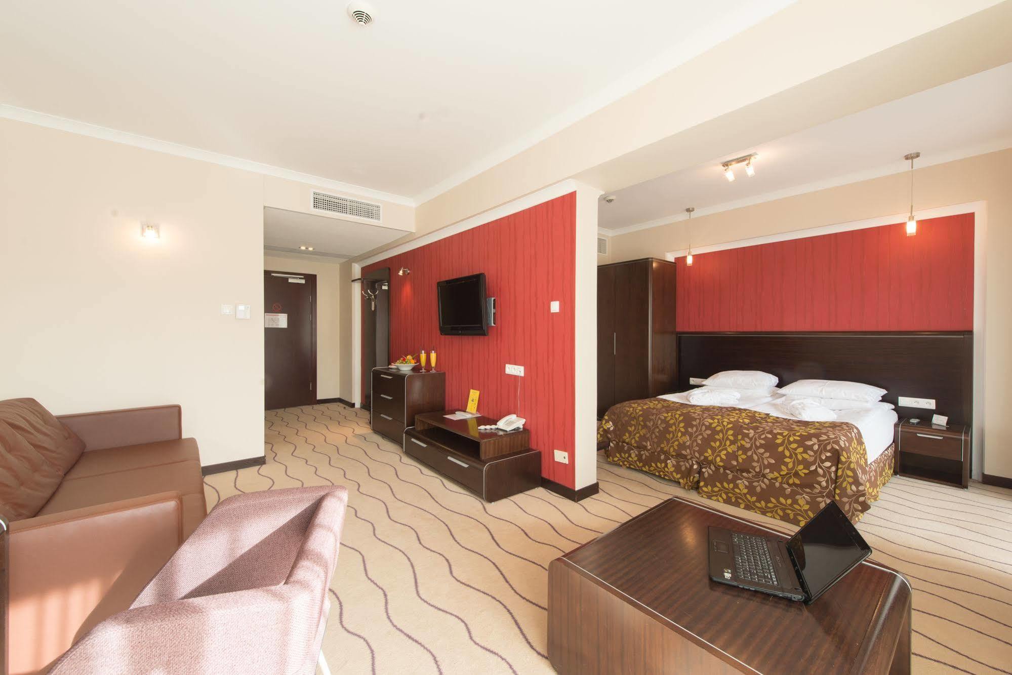 Hotel Leda Spa - Adults Only Колобжег Екстериор снимка