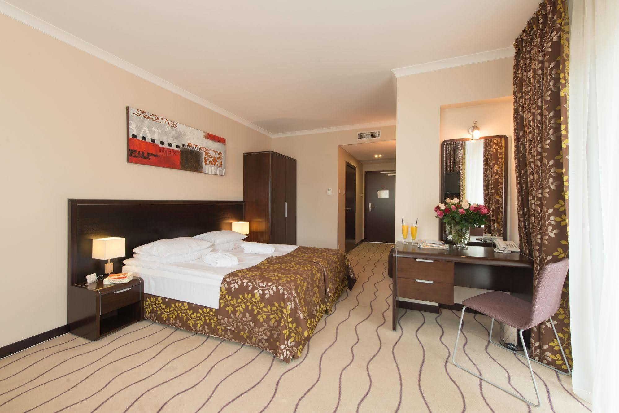 Hotel Leda Spa - Adults Only Колобжег Екстериор снимка